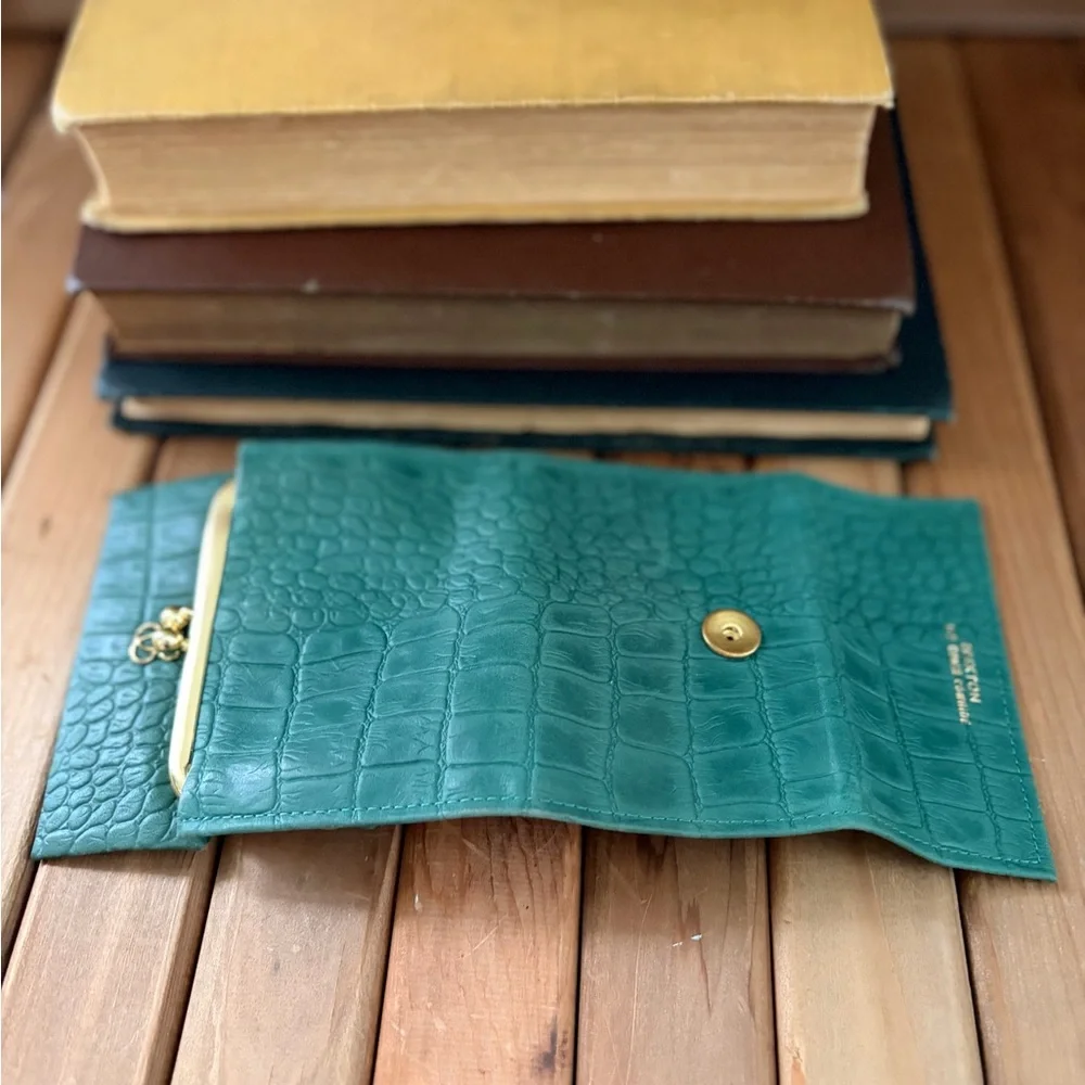 Vintage Buxton Green Croc Embossed Leather Wallet Kisslock Coin Purse - Picture 9 of 9
